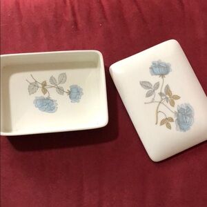 WEDGEWOOD  vintage trinket box